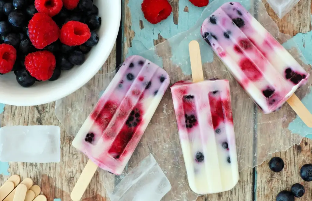 keto vanilla berry popsicles recipe 2